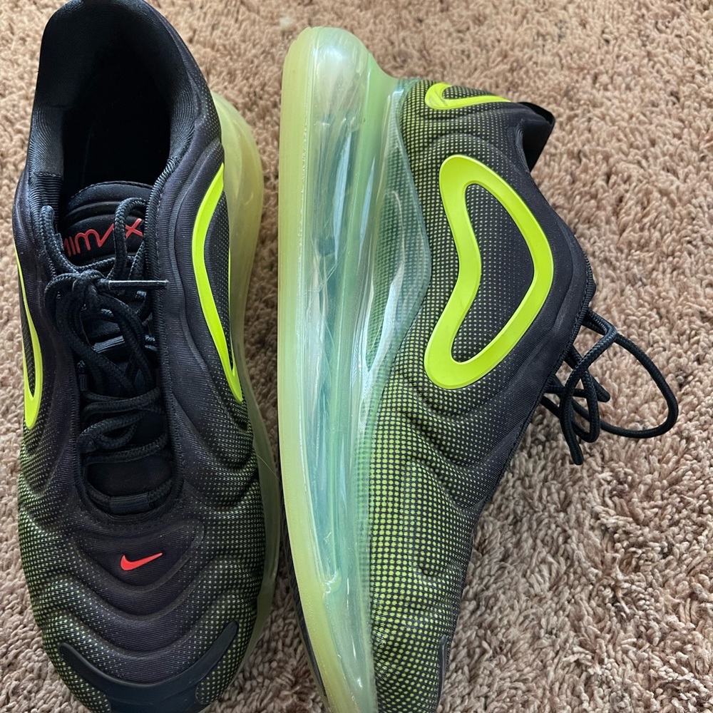 Mens Nike Air Max 720 black and neon green/yellow size 10.5 great condition $100